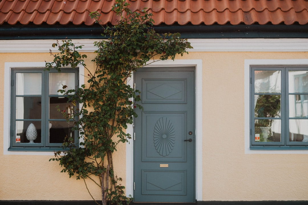 Hitta charmiga hotell i Österlen – boka din vistelse illustration