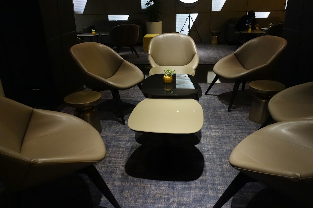 Upptäck Aiden vid Arlanda – modern bekvämlighet nära Stockholm illustration